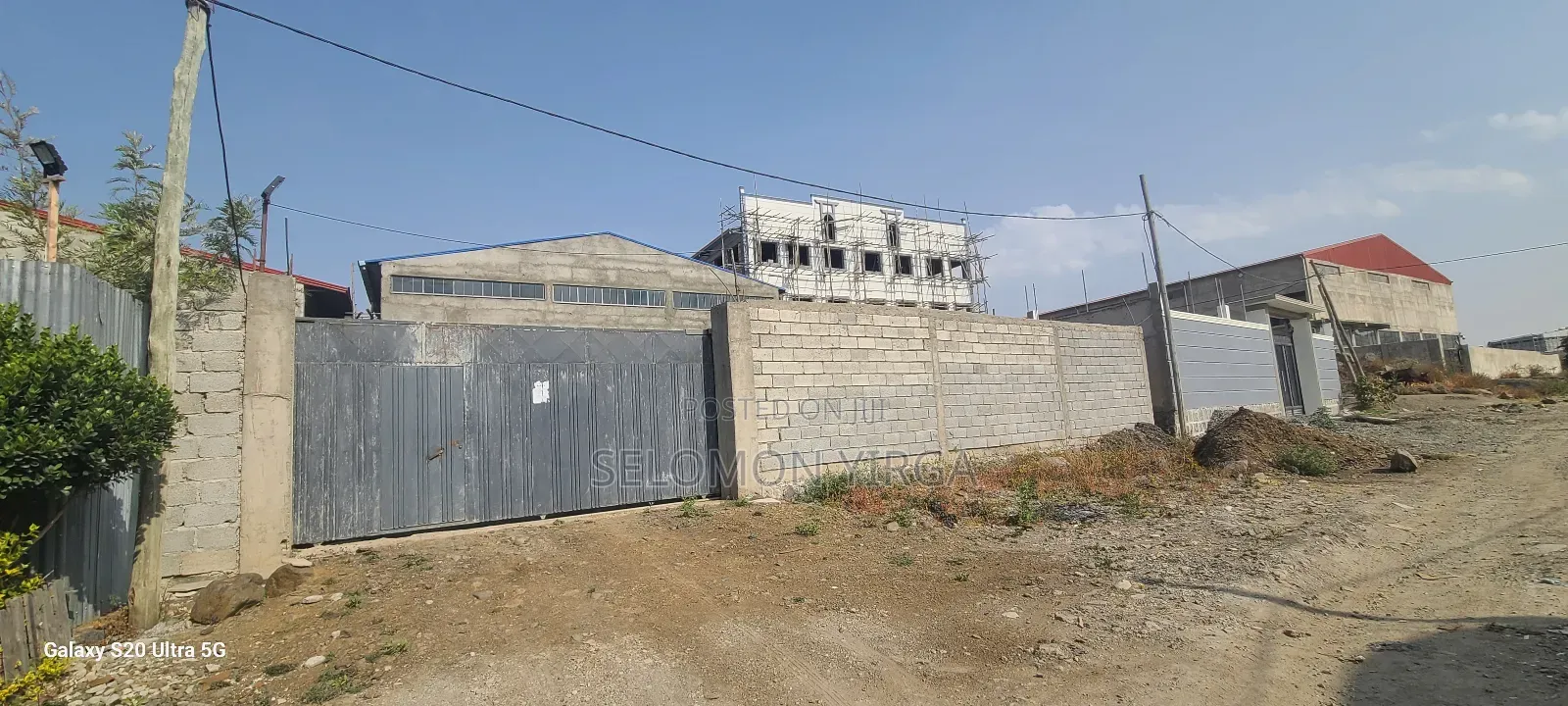 የሚሸጥ መጋዘን አለ