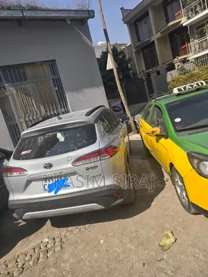 Toyota Corolla Cross Hybrid SE AWD 2023 Silver