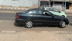 Mercedes-Benz E200 2002 Black