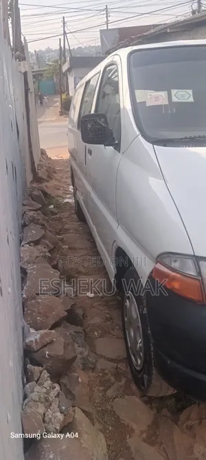 Toyota HiAce 1998 White