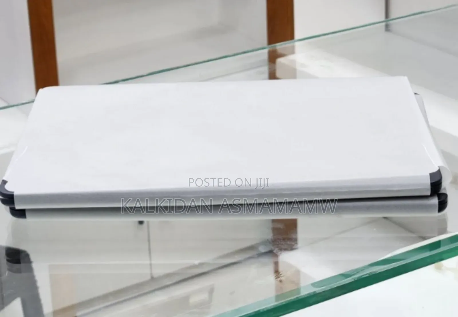 New Laptop Apple MacBook Pro 2024 M4 14-Inch 16GB Apple M4 SSD 256GB