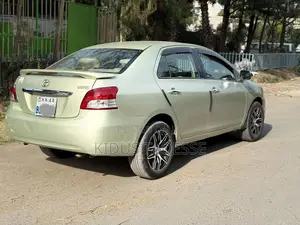 Toyota Yaris 2008 Gold