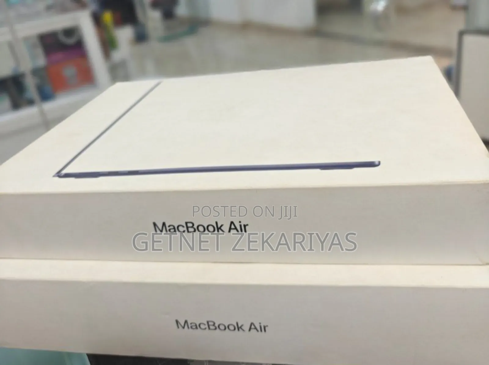 New Laptop Apple MacBook Air 2025 M4 13-Inch 16GB SSD 256GB