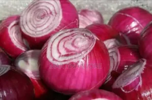 የተላጠ ቀይ ሽንኩርት