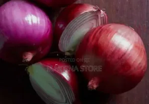 የተላጠ ቀይ ሽንኩርት