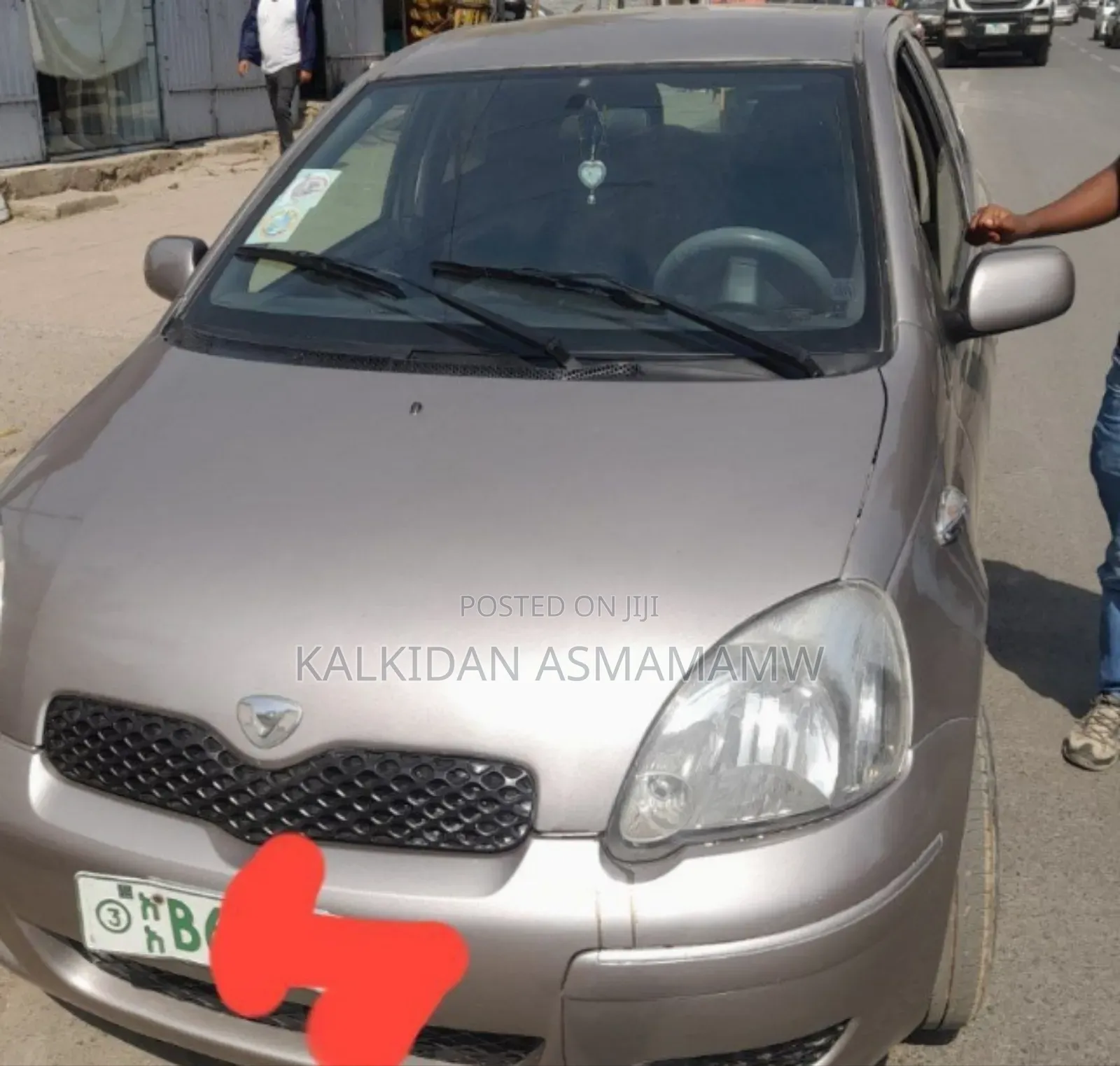 Toyota Vitz 2004 Silver