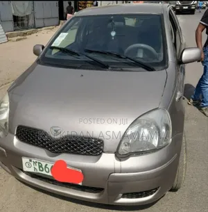 Toyota Vitz 2004 Silver