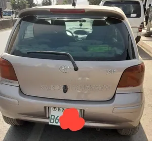 Toyota Vitz 2004 Silver