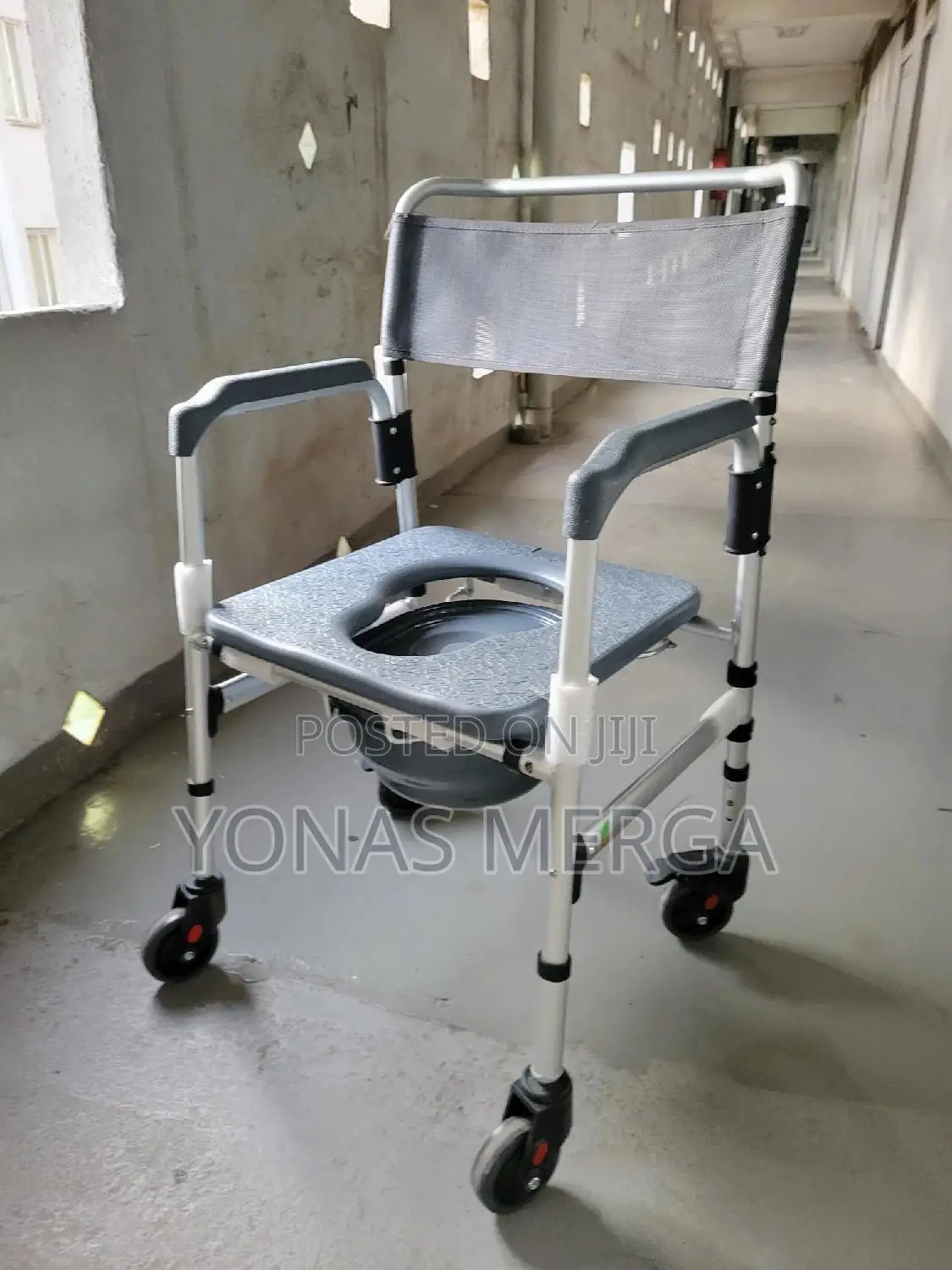 Commode Shower Chair With Wheels韞皺cleaning and Sanitizing Simple—Ideal