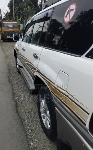 Toyota Land Cruiser 2003 White