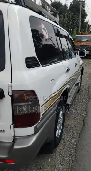 Toyota Land Cruiser 2003 White