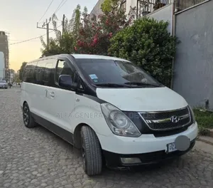 Hyundai H1 2013 Beige