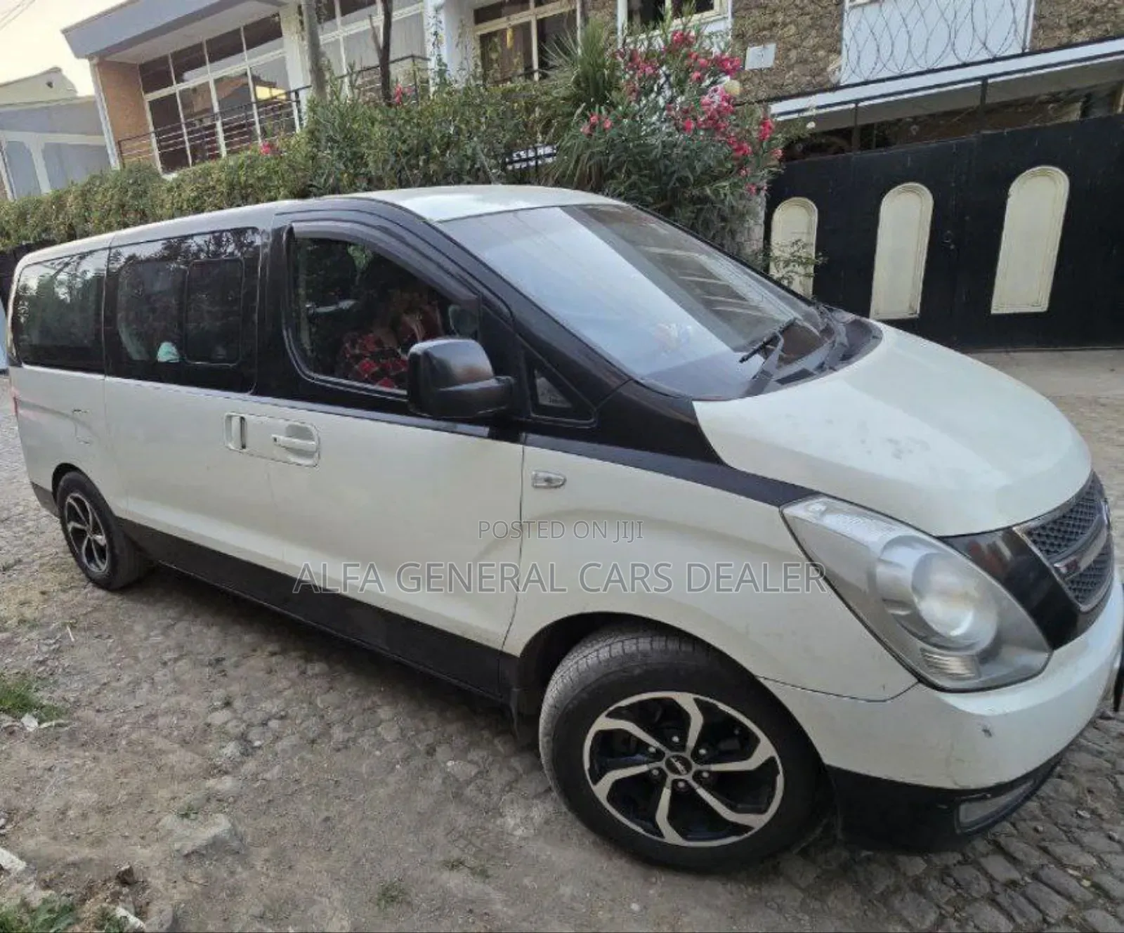 Hyundai H1 2013 Beige