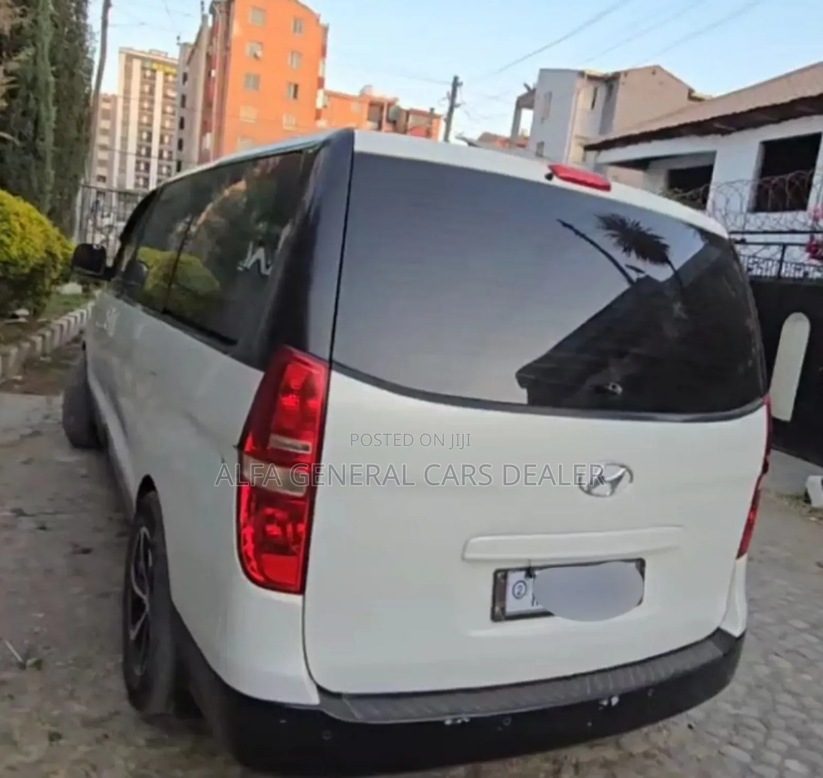 Hyundai H1 2013 Beige