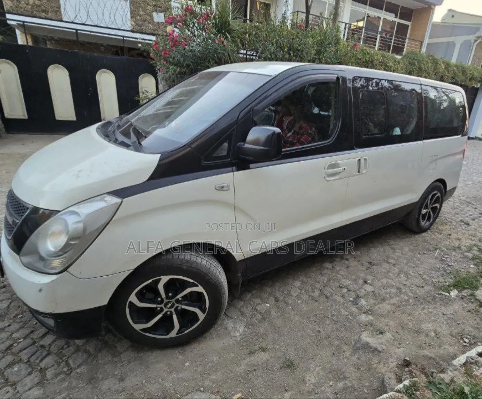 Hyundai H1 2013 Beige