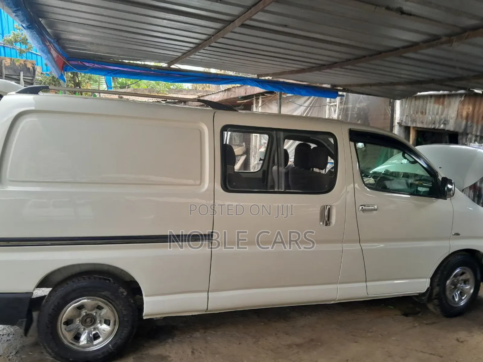 Toyota HiAce 2011 White