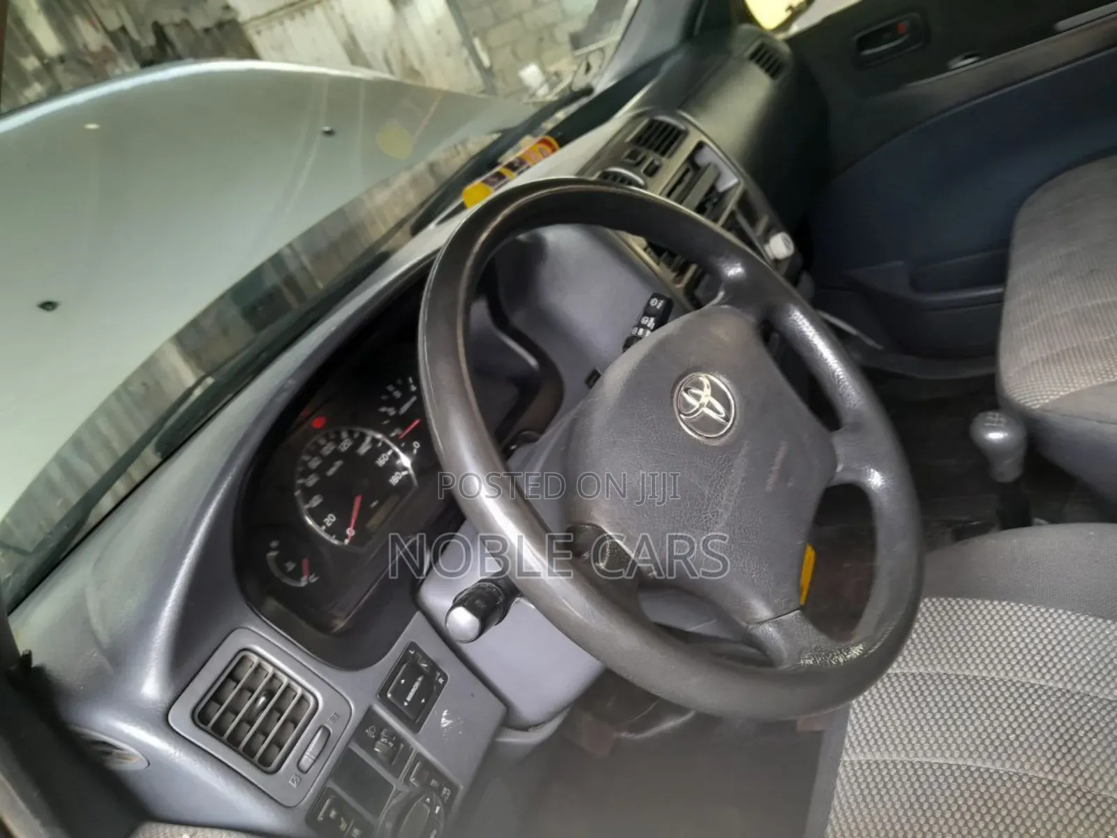 Toyota HiAce 2011 White