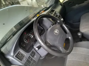 Toyota HiAce 2011 White