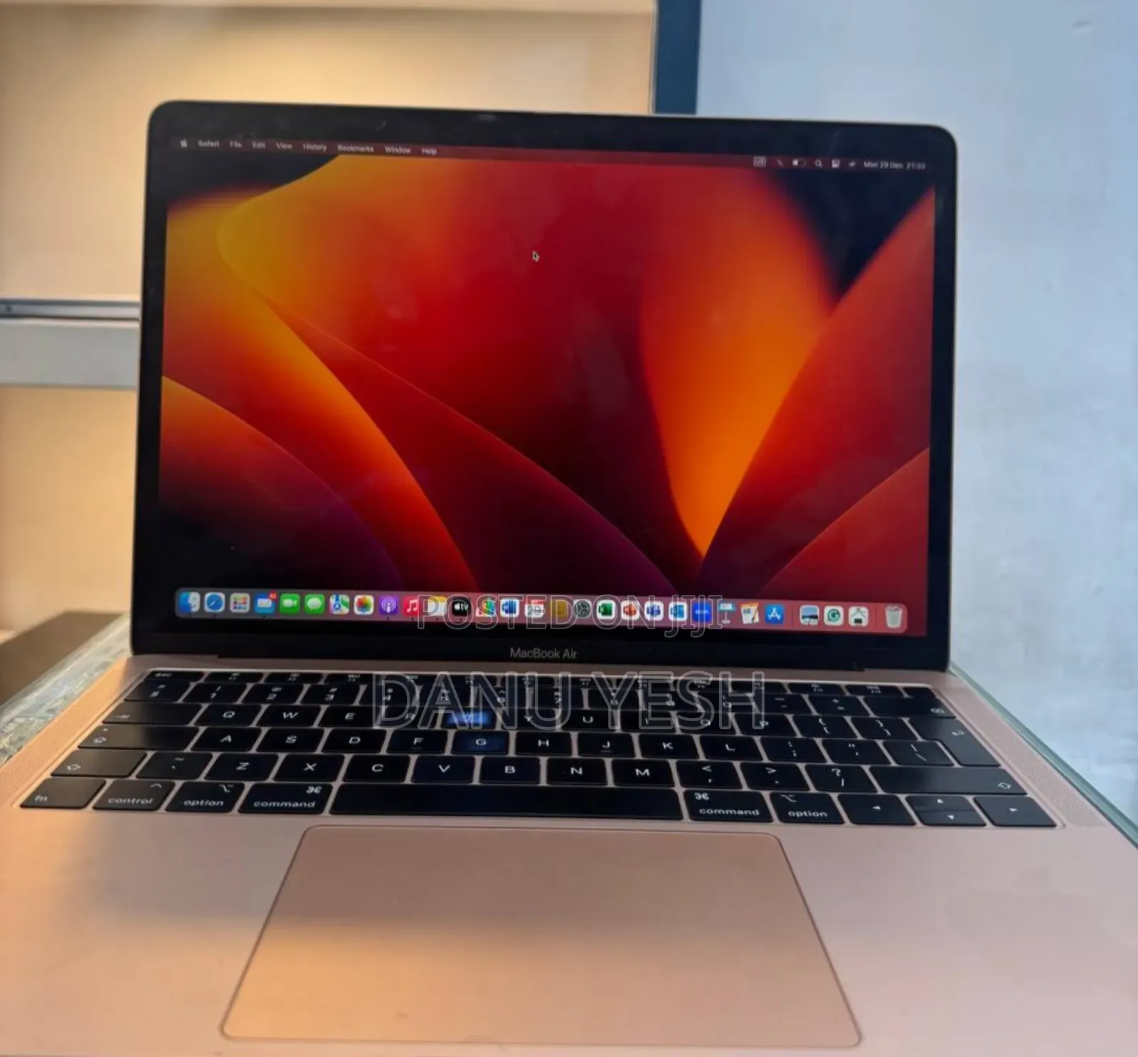 New Laptop Apple MacBook Pro 2019 8GB Intel Core I5 SSD 256GB