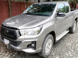 Toyota Hilux 2020 Gold