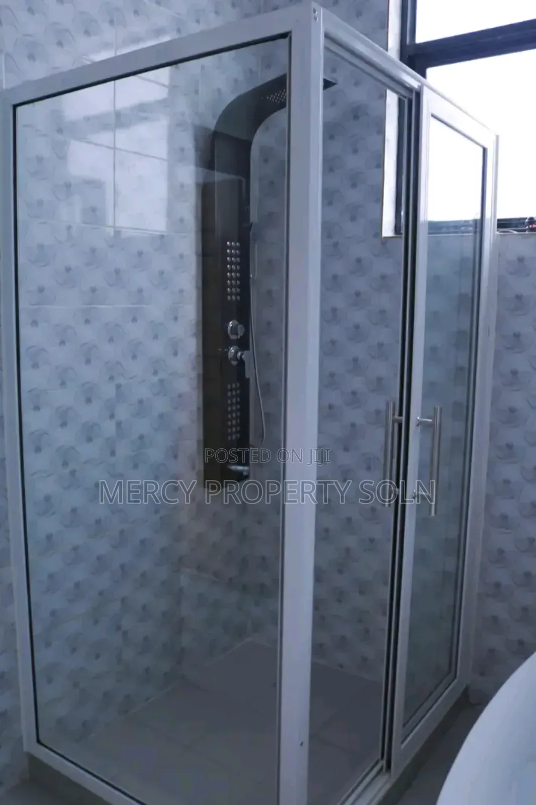 Furnished 10bdrm House in Bole for sale