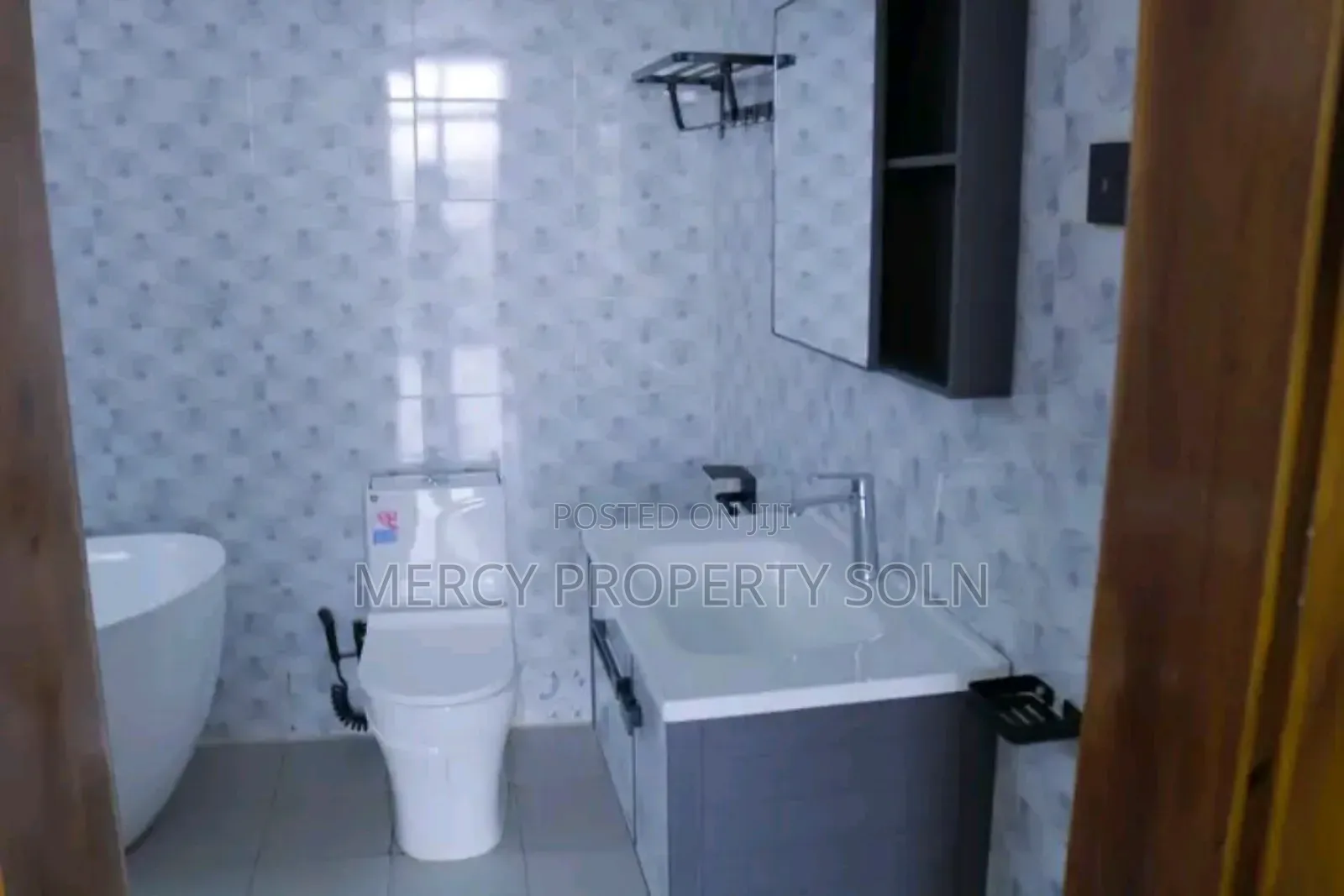 Furnished 10bdrm House in Bole for sale
