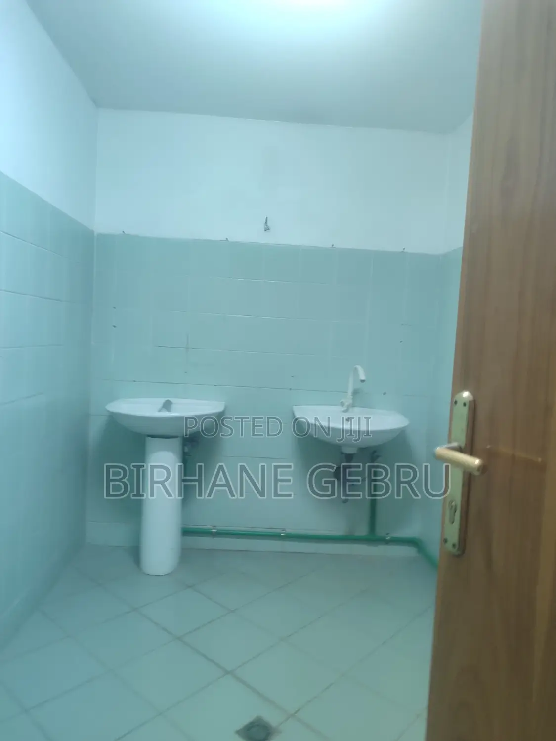 Space Rent for Cafe .Resturant Beauty Salon and Office