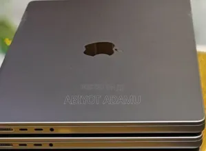 New Laptop Apple MacBook Pro M1 16GB Intel Core I7 SSD 32GB