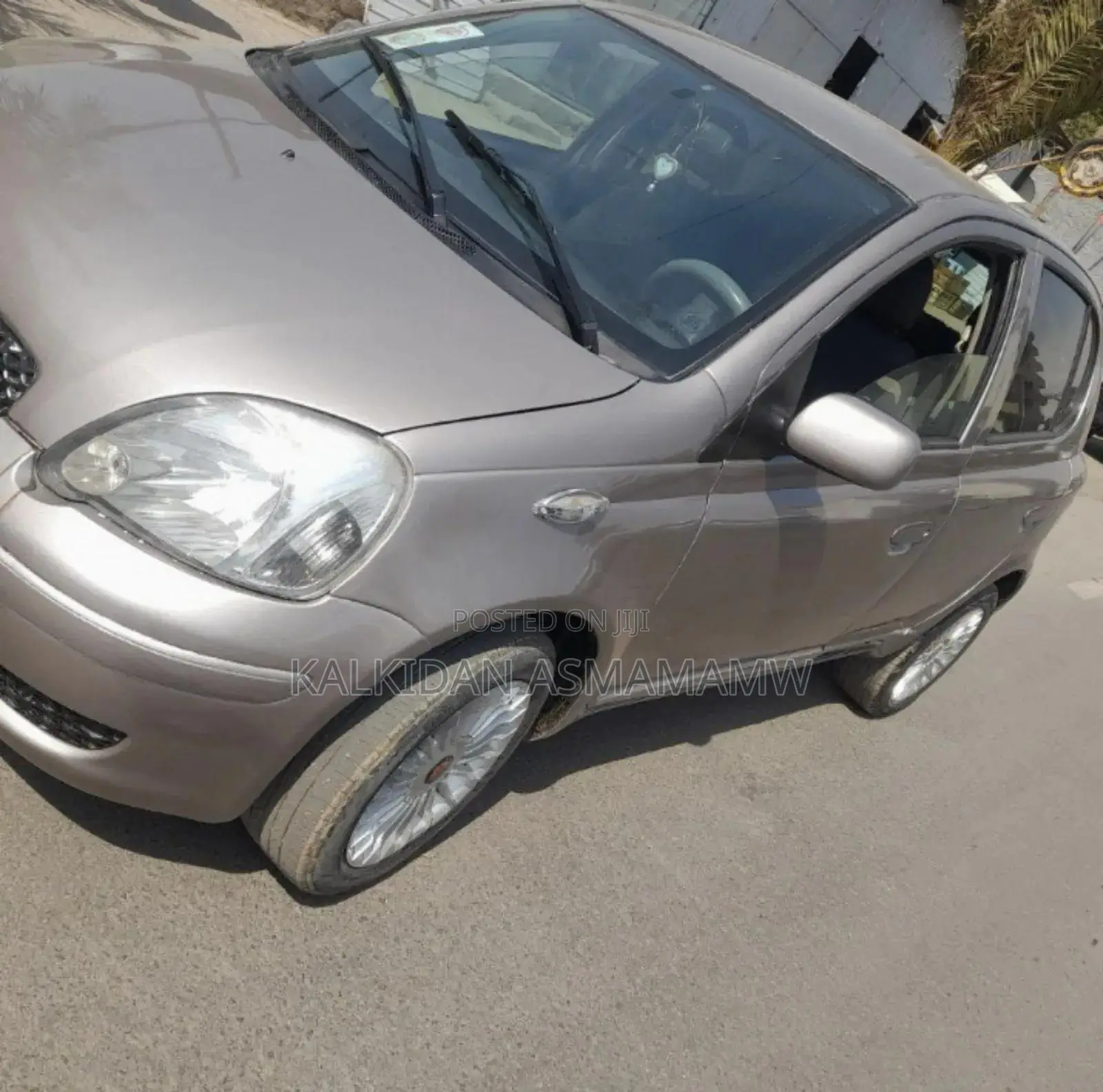 Toyota Vitz 2004 Silver