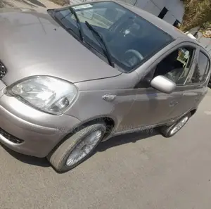 Toyota Vitz 2004 Silver