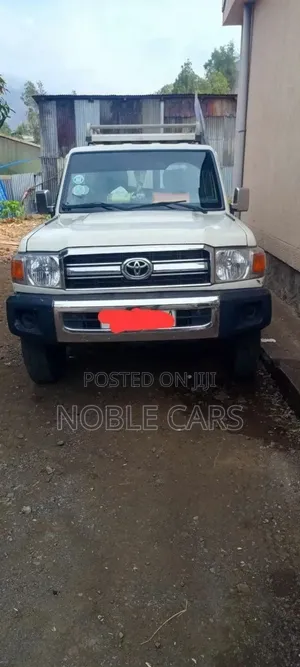 Toyota Land Cruiser 2011 Off white