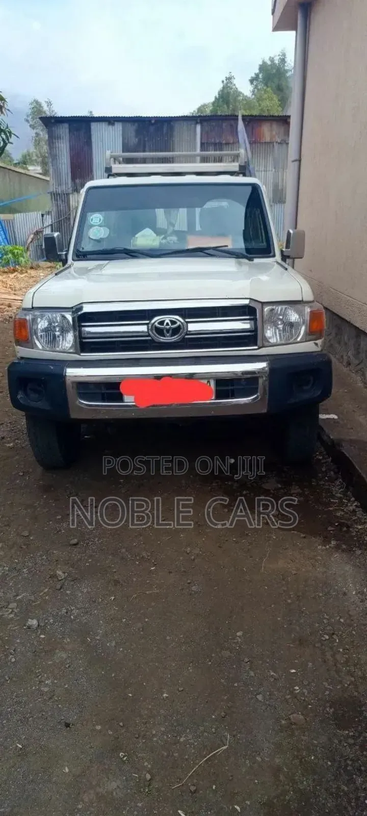 Toyota Land Cruiser 2011 Off white