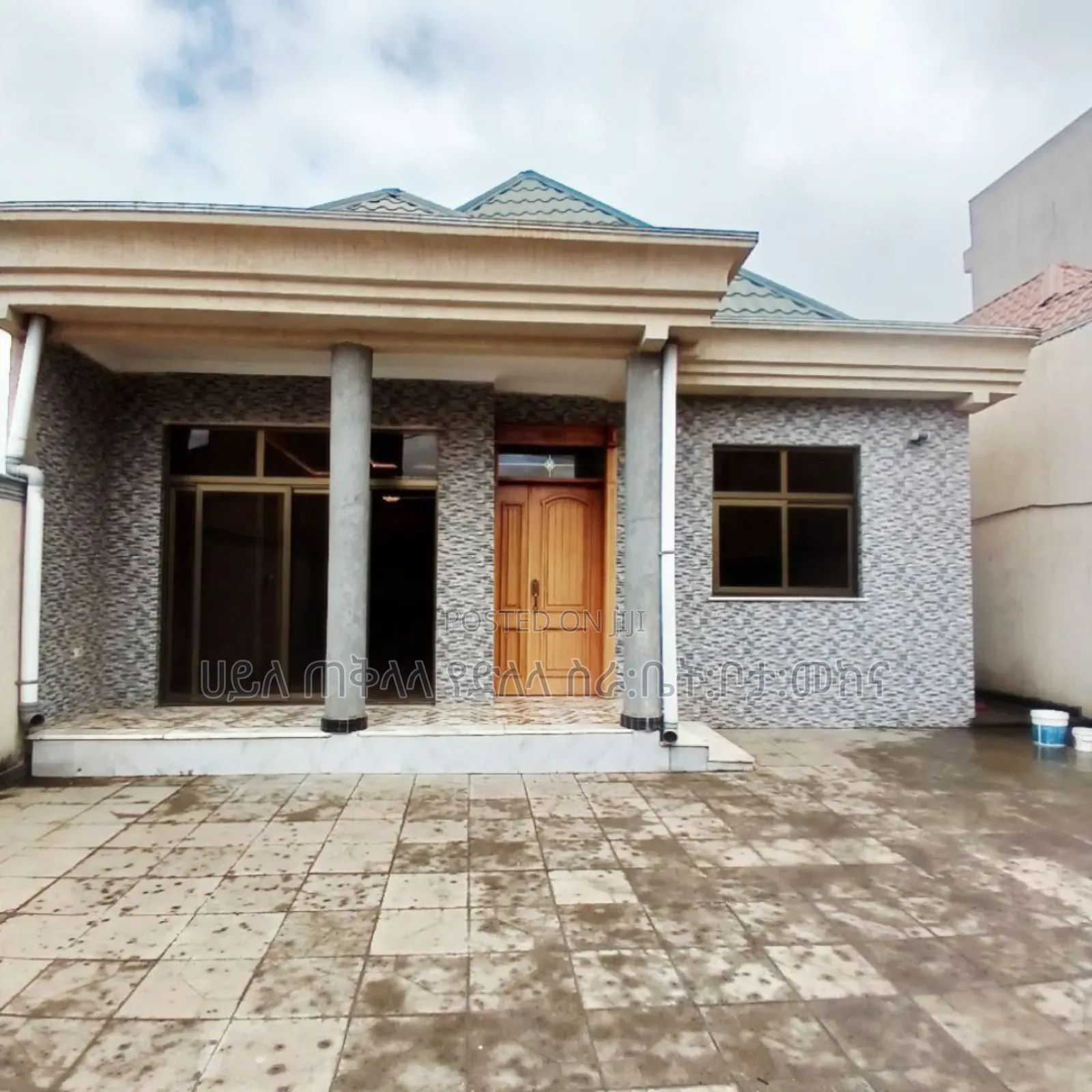 Furnished 3bdrm Villa in አያት አካባቢ ኮምፋውንድ ውስጥ, Yeka for sale