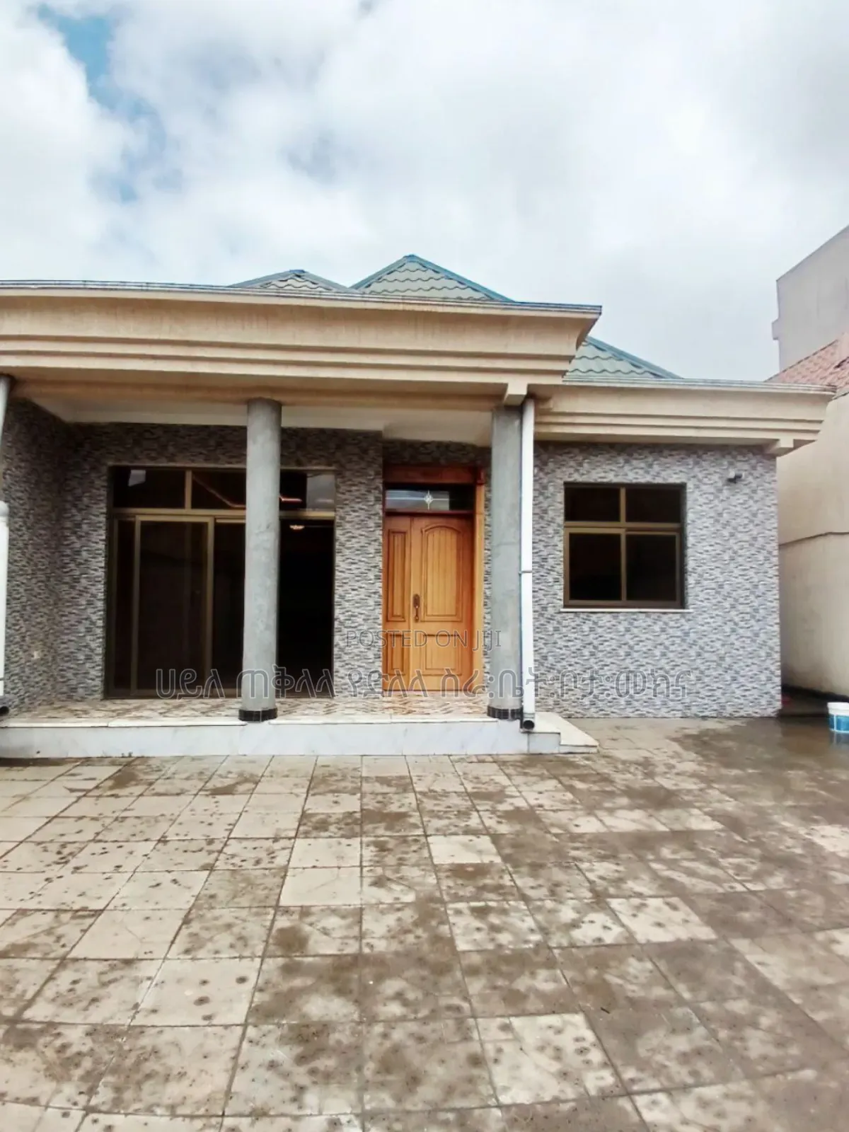 Furnished 3bdrm Villa in አያት አካባቢ ኮምፋውንድ ውስጥ, Yeka for sale