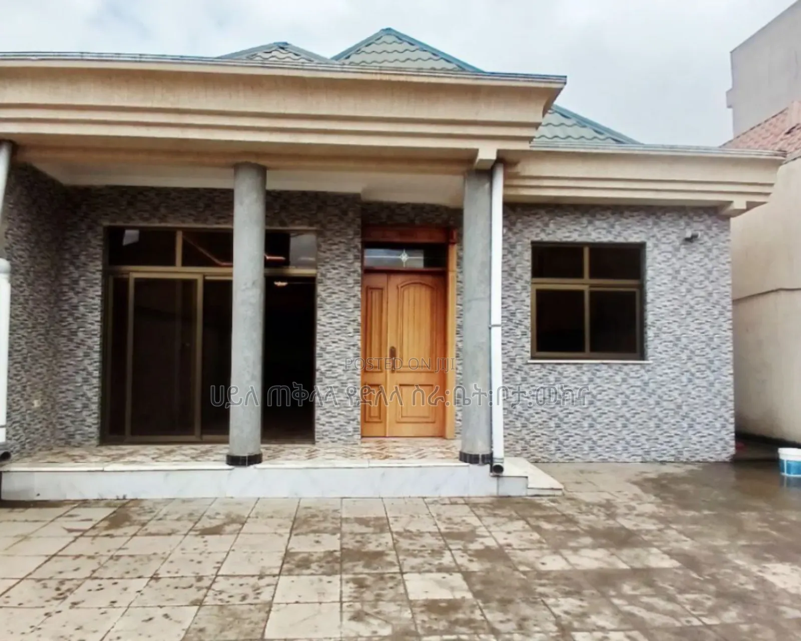 Furnished 3bdrm Villa in አያት አካባቢ ኮምፋውንድ ውስጥ, Yeka for sale