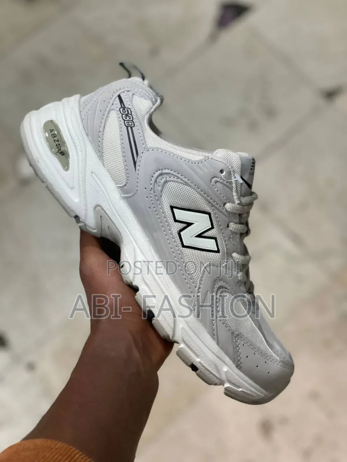 New Balance Sepatu 530 Sneakers #Color Khaki