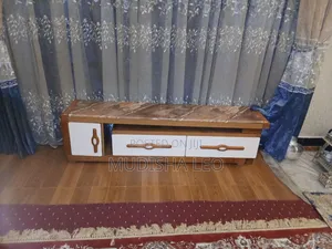 የሚሸጥ Tv Stand