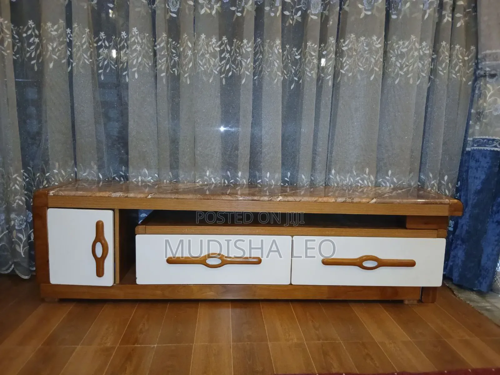 የሚሸጥ Tv Stand