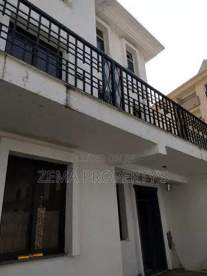 5bdrm House in Bole for sale