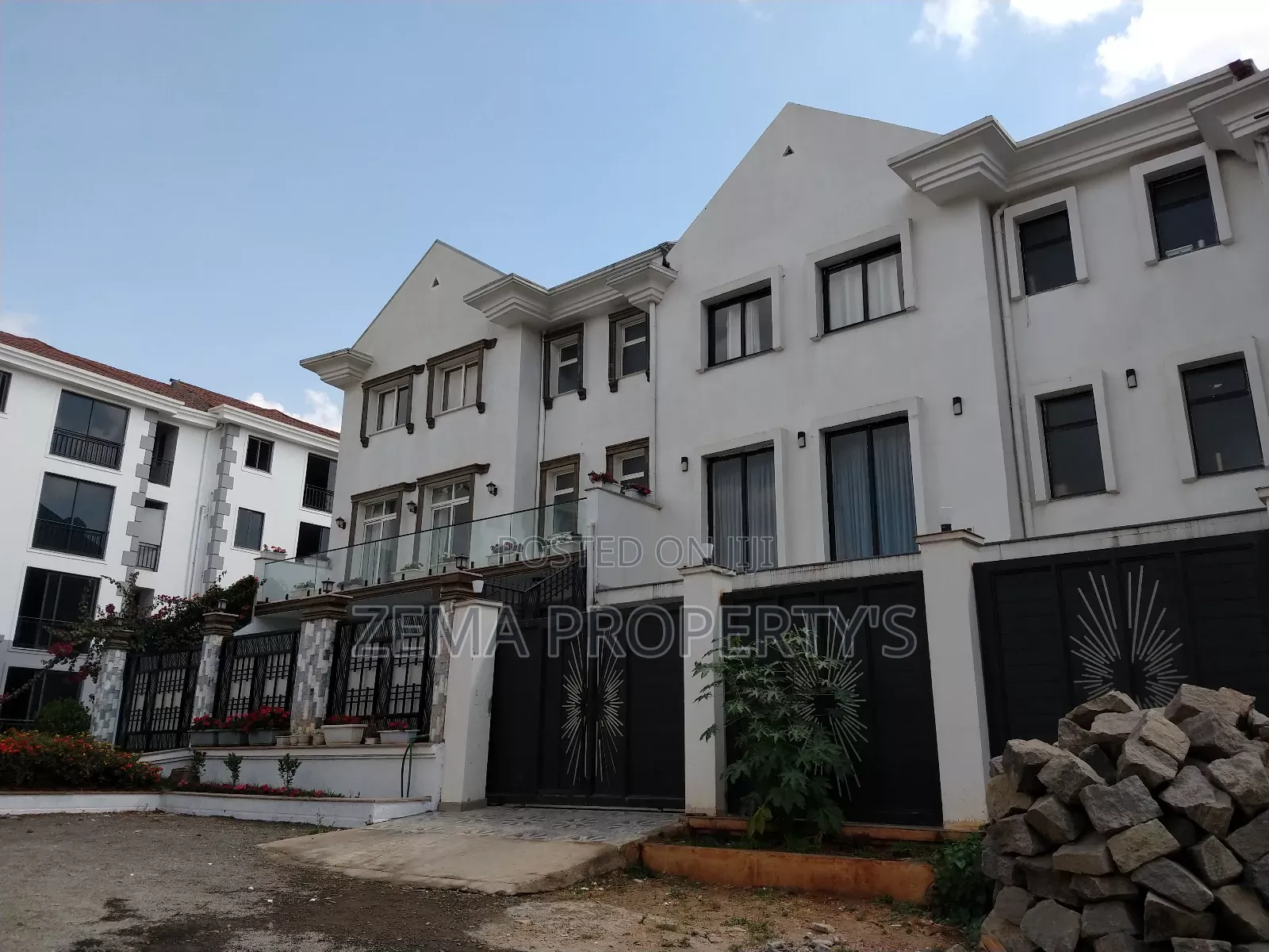 5bdrm House in Bole for sale
