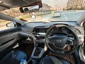 Hyundai Elantra 2016 Silver