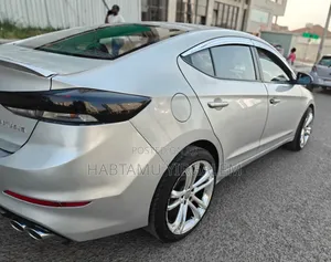 Hyundai Elantra 2016 Silver