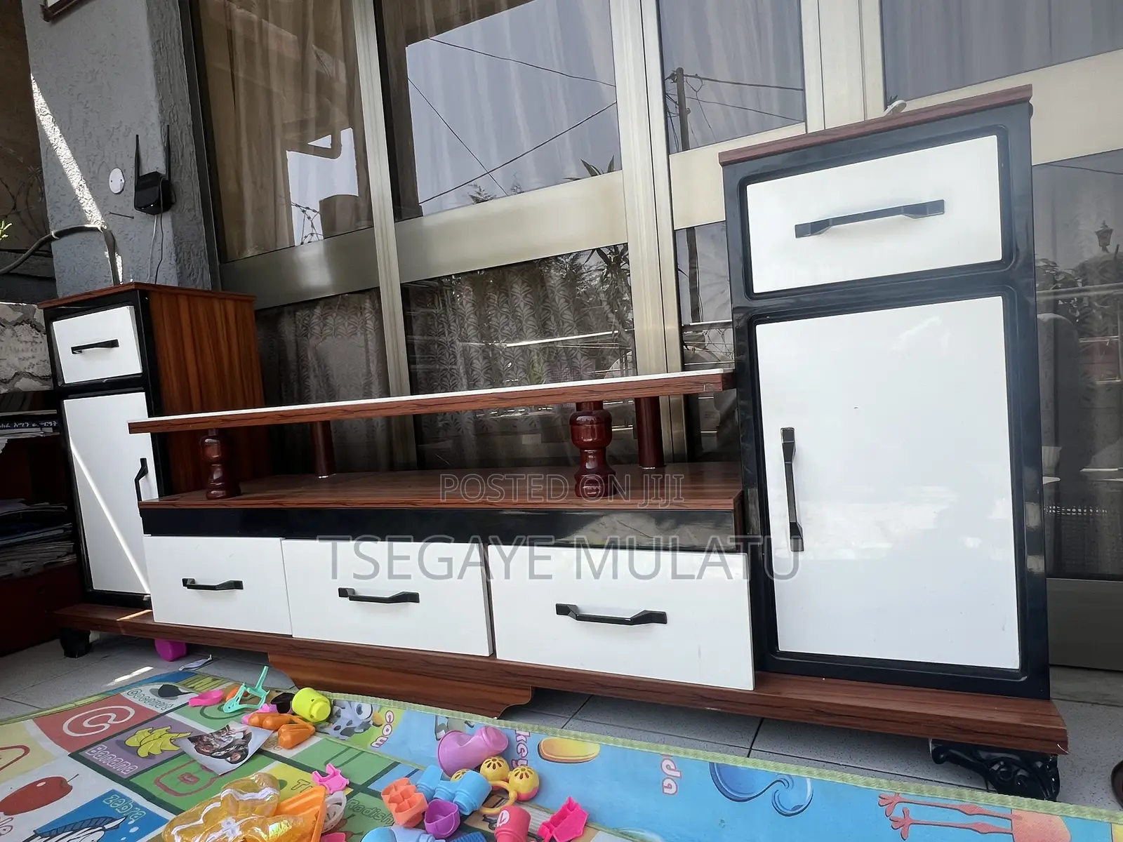 Tv Stand ምንም ጉዳት የሌለው ቅያሬ ተደርጎለት