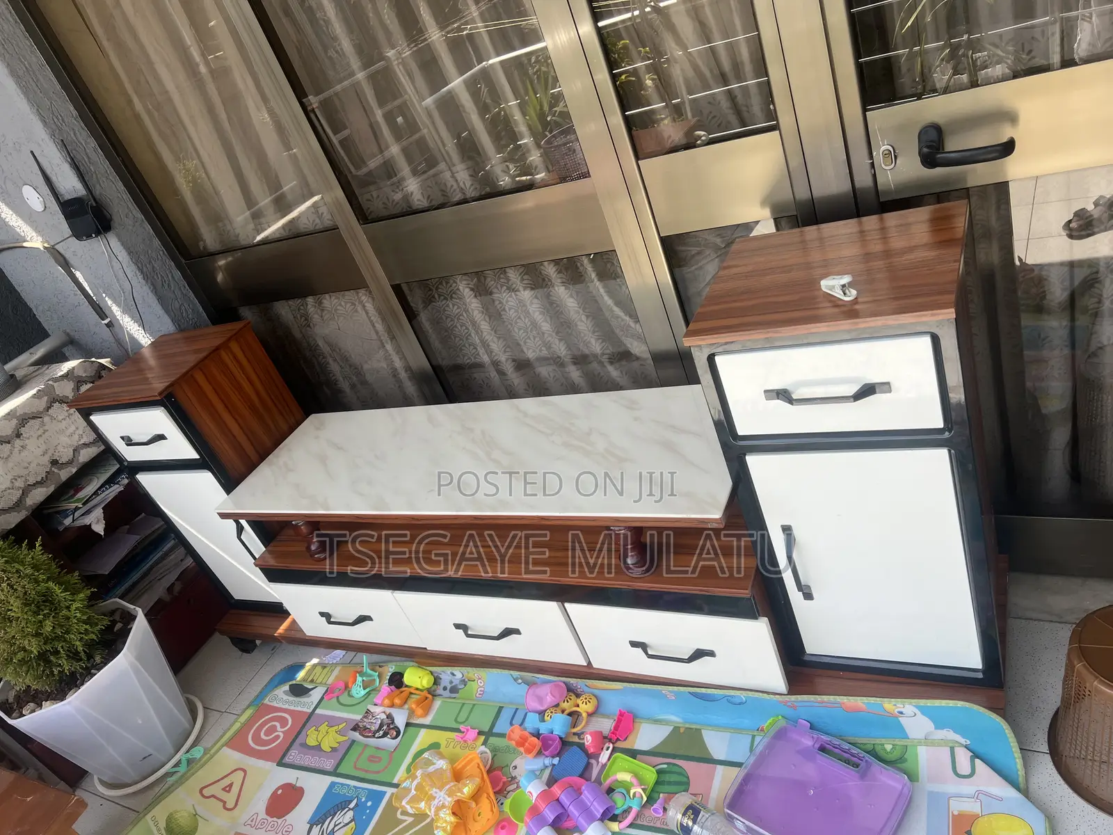 Tv Stand ምንም ጉዳት የሌለው ቅያሬ ተደርጎለት