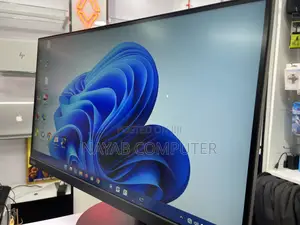 Monitor 27”