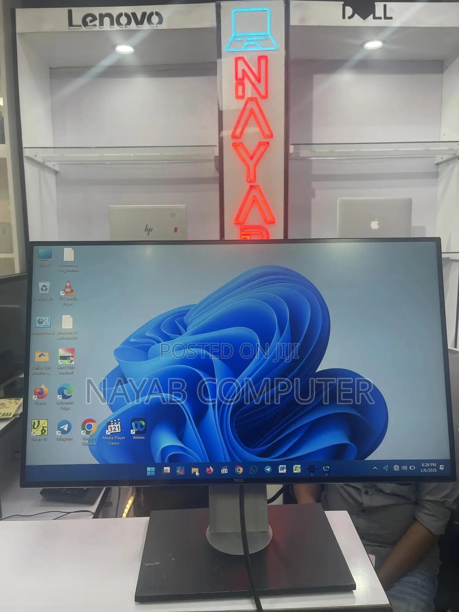 Monitor 27”