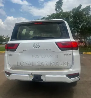 Toyota Land Cruiser 3.5 V6 2022 White