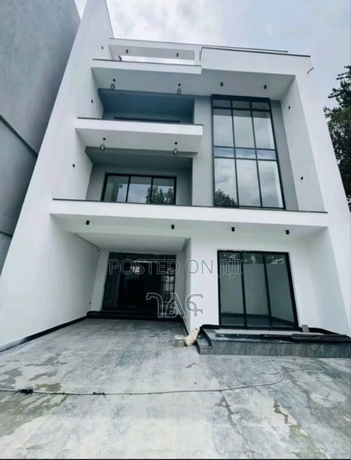 8bdrm House in ቅንጡ መኖሪያ ቤት መገናኛ አምቼ, Bole for sale