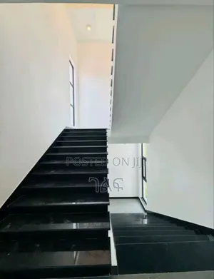 8bdrm House in ቅንጡ መኖሪያ ቤት መገናኛ አምቼ, Bole for sale