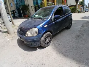 Toyota Vitz 2004 Blue